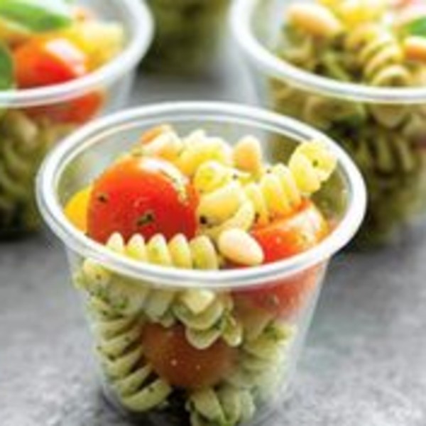 Ατομικά Pots Ζυμαρικών με Pesto Βασιλικού & Ντοματίνια